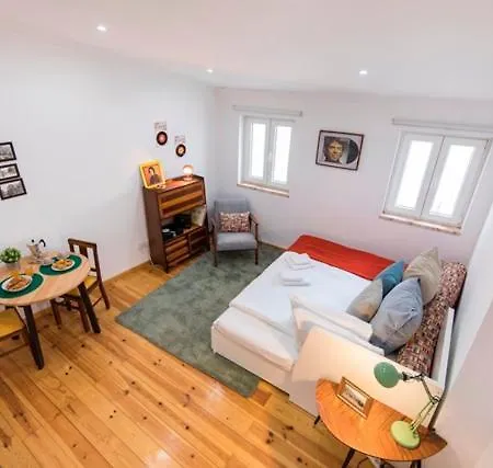 Vintage Flat In Graca *